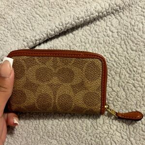 Selling a coach wallet color is brown,red and tan it’s brand new